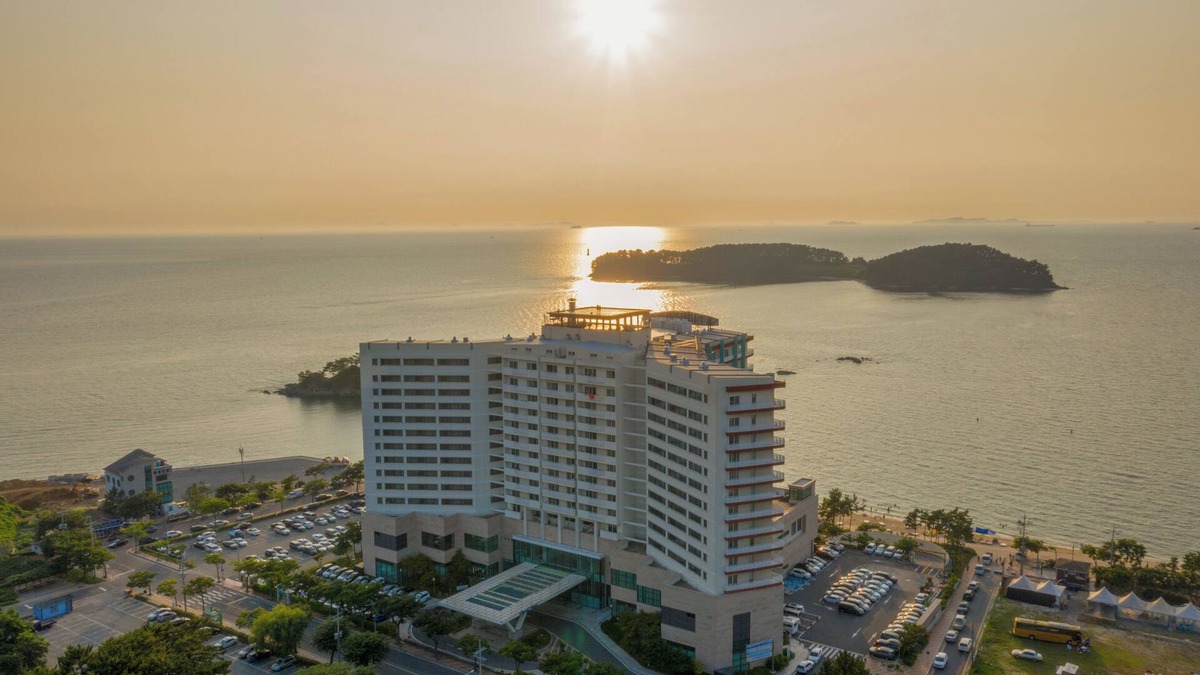 Holmoe Condo | Beache Palace