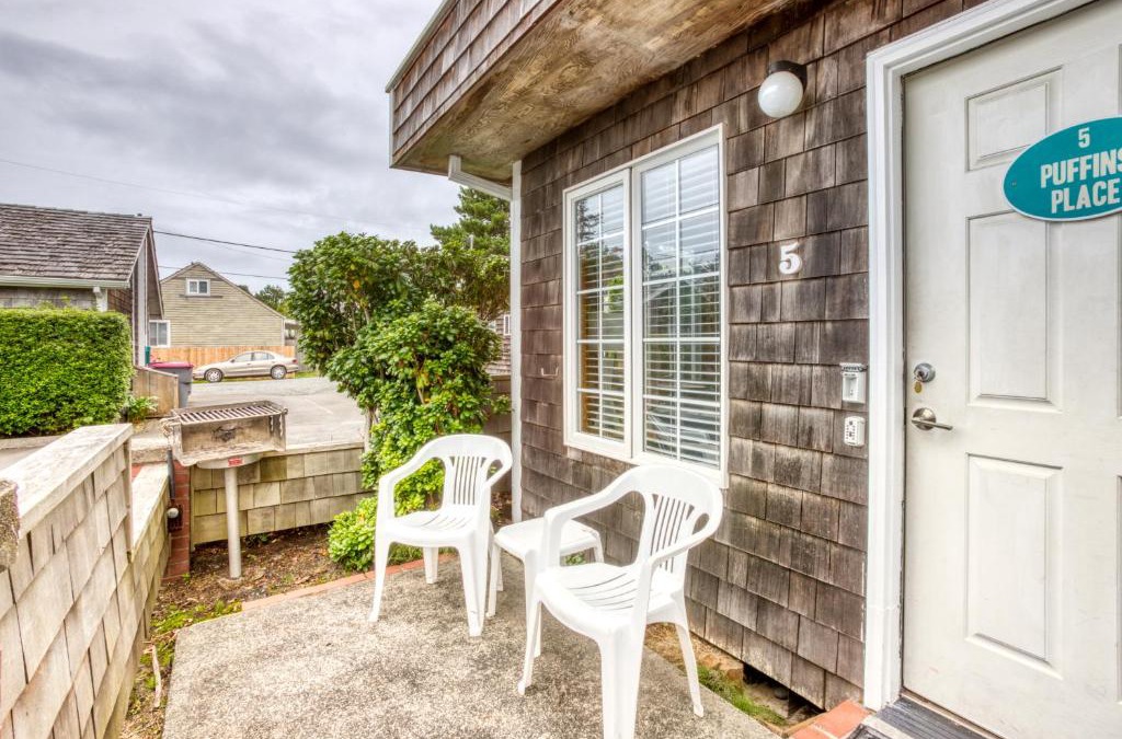 Downtown Cannon Beach Apartment | Beaches Inn | Puffins Place Cabana