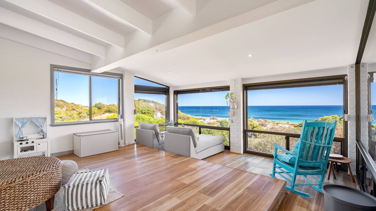 Peppermint Grove Beach House | Beachfront Villa by Peppy Beach Retreats® (8 Adults)