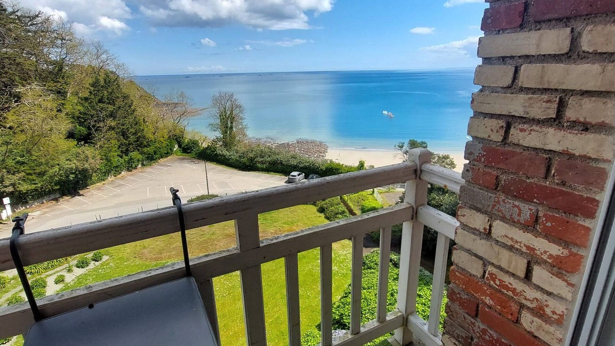 Etables-sur-Mer Apartment | Beachfront apartment with full sea view