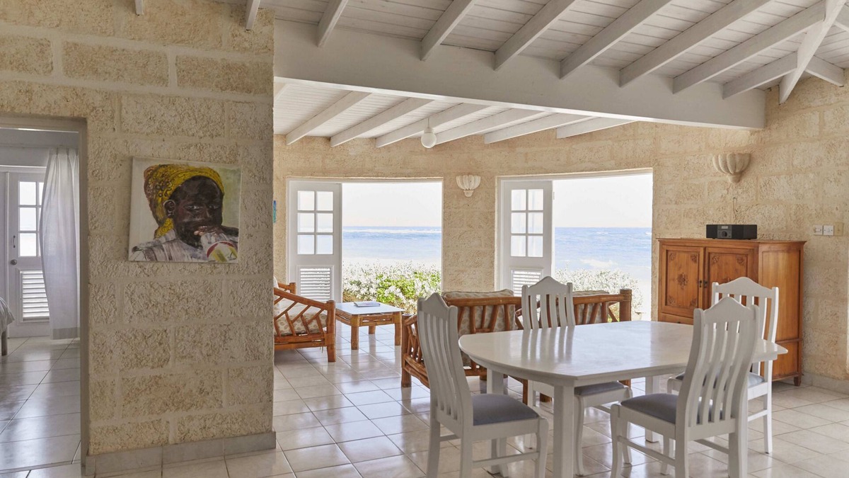 Silver Sands House | Beachfront 2 bedroom house right one the white sand beach of Silver Sands