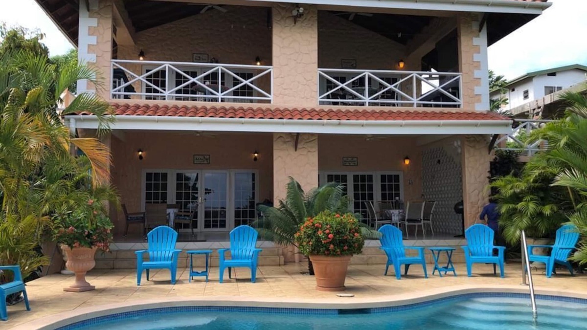 Black Rock Apartment | Beachfront 2 Bedroom FamilyStyle Apartment on Courland Bay with Salt Water Pool