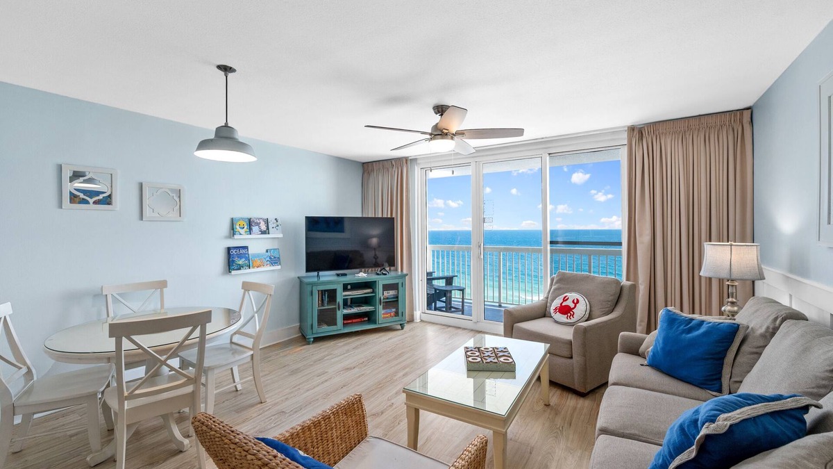 Destin Condo | BEACHFRONT - 250+ 5 star reviews - Remodeled - Tiki Bar - 3 Pools - 2 Hot Tubs