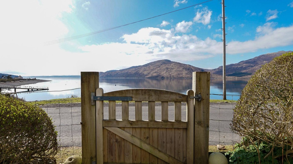 Glenelg House | Beachfront 3 Bedroom House