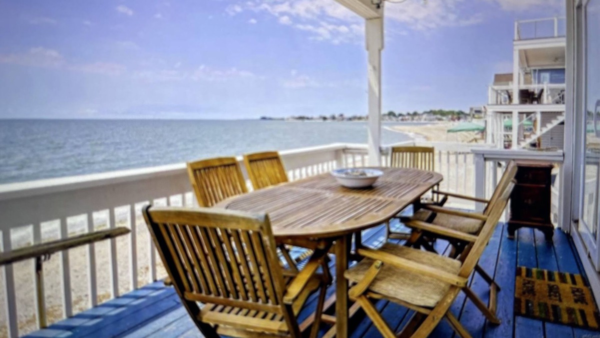 Milford House | Beachfront 3-bedroom vacation home just 14 minutes from Yale University