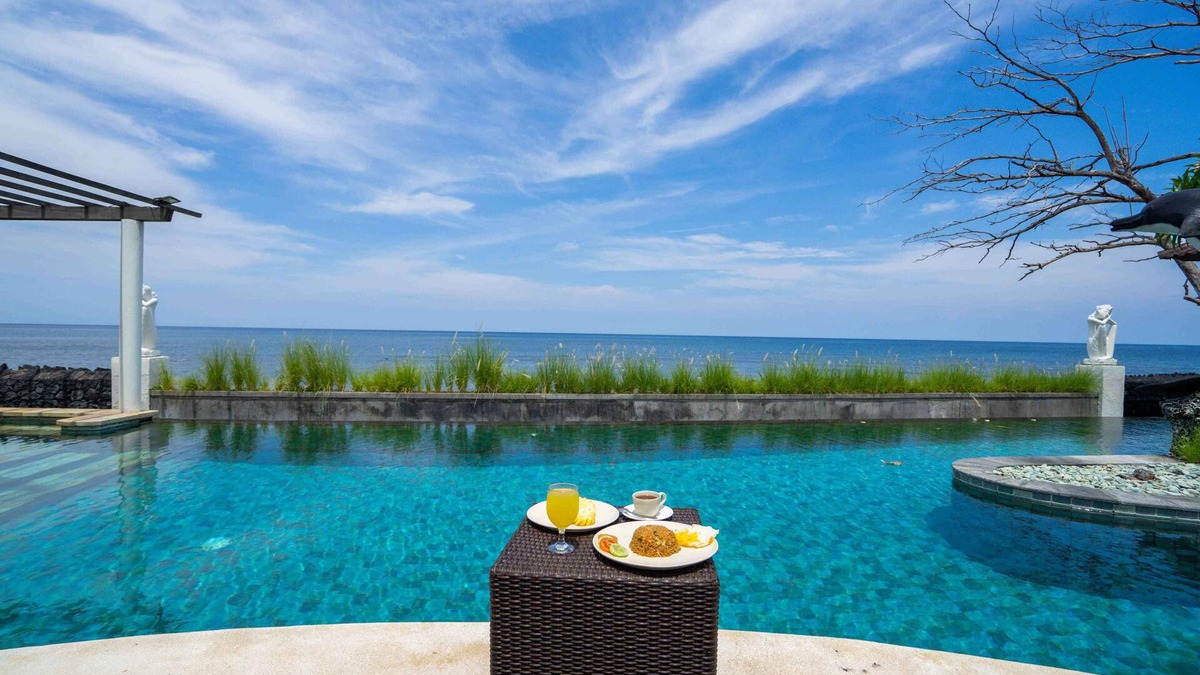 Tukad Mungga Villa | Beachfront 4BR Family Villa in Lovina Bali