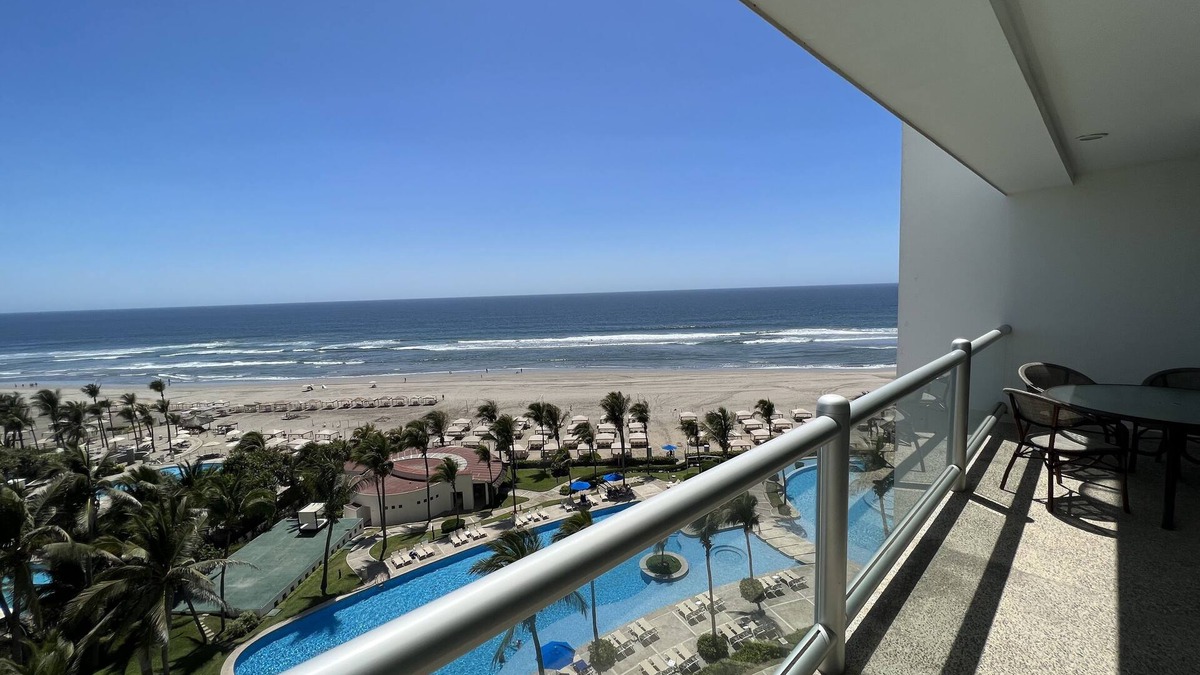 Playa Diamante Apartment | Beachfront Apartment in Acapulco Diamante