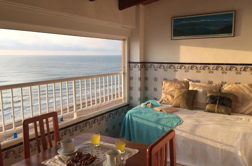 Mareny Barraquetes Apartment | Beachfront and Bright Apartment
