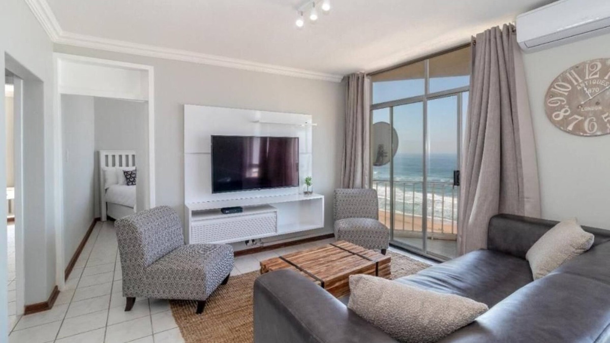 Amanzimtoti Apartment | Beachfront apartment with amazing sea views and direct beach access.