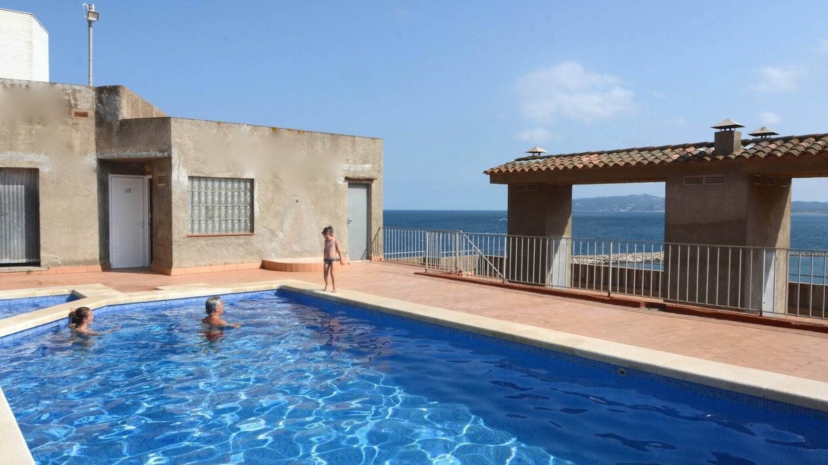 L'Estartit Apartment | Beachfront Apartment in Spain with Pool
