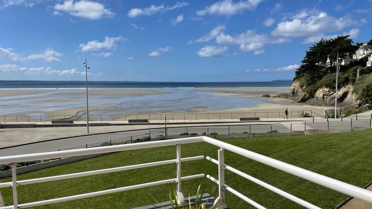Saint-Nic Apartment | Beachfront apartment with balcony 50 m from the beach