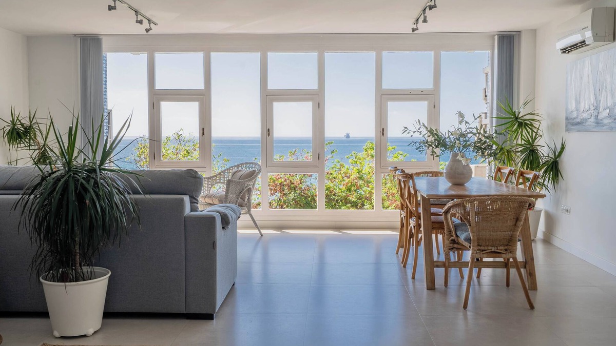 Raval Roig House | Beachfront Apartment in the City "The Window"