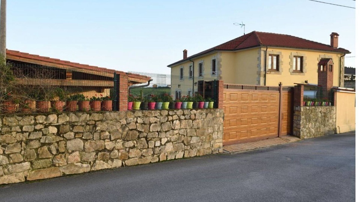 Mogro Apartment | Beachfront apartment with pool 200m and paddle tennis court