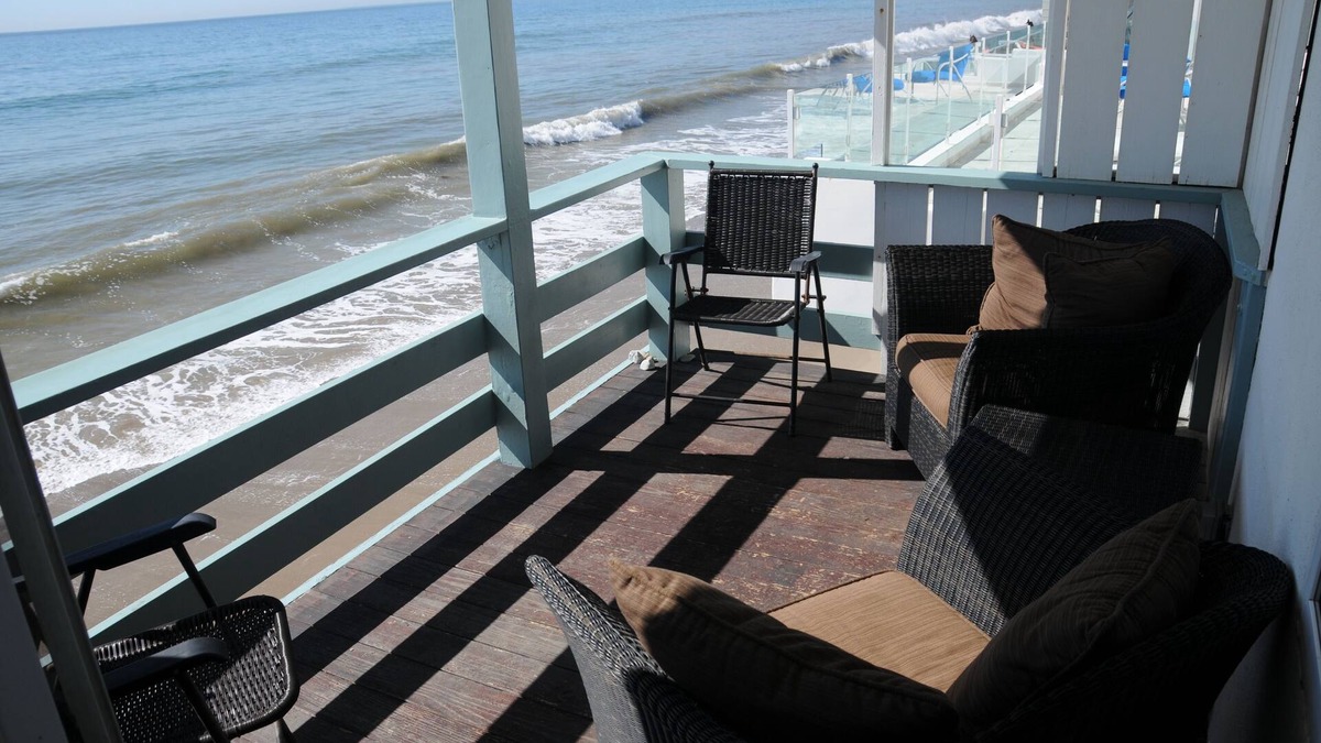 Central Malibu Apartment | Beachfront Apt - Exclusive Malibu Rd.