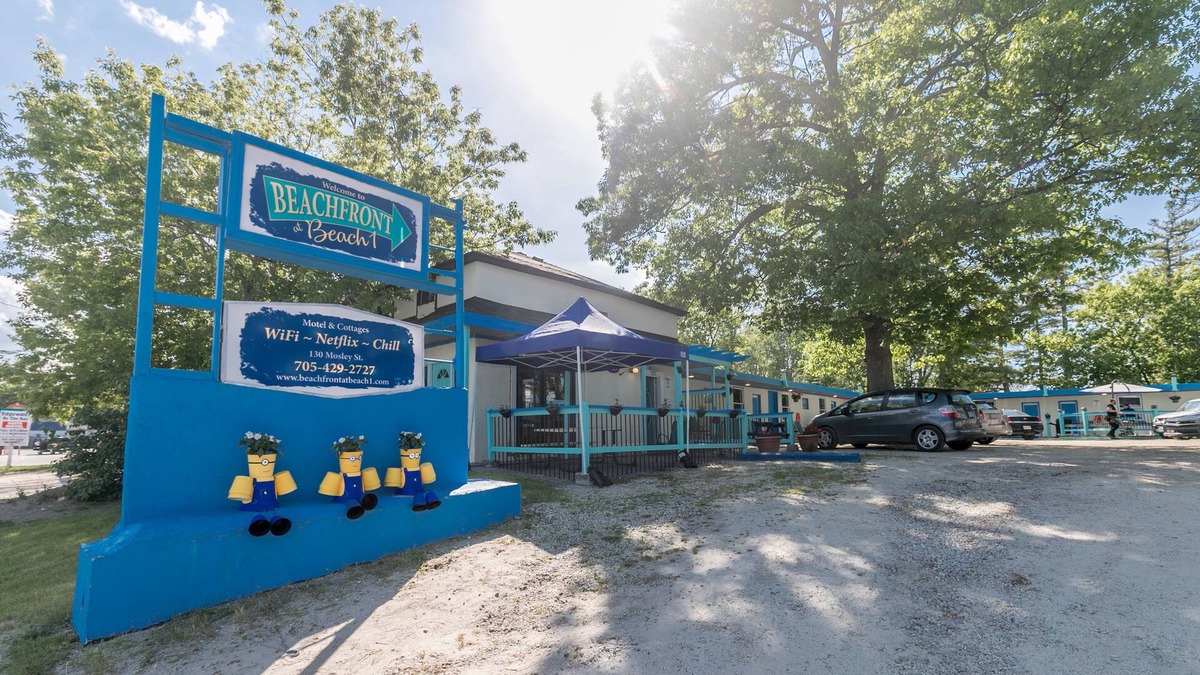 Wasaga Beach Hotel | Beachfront at Beach1 Motel