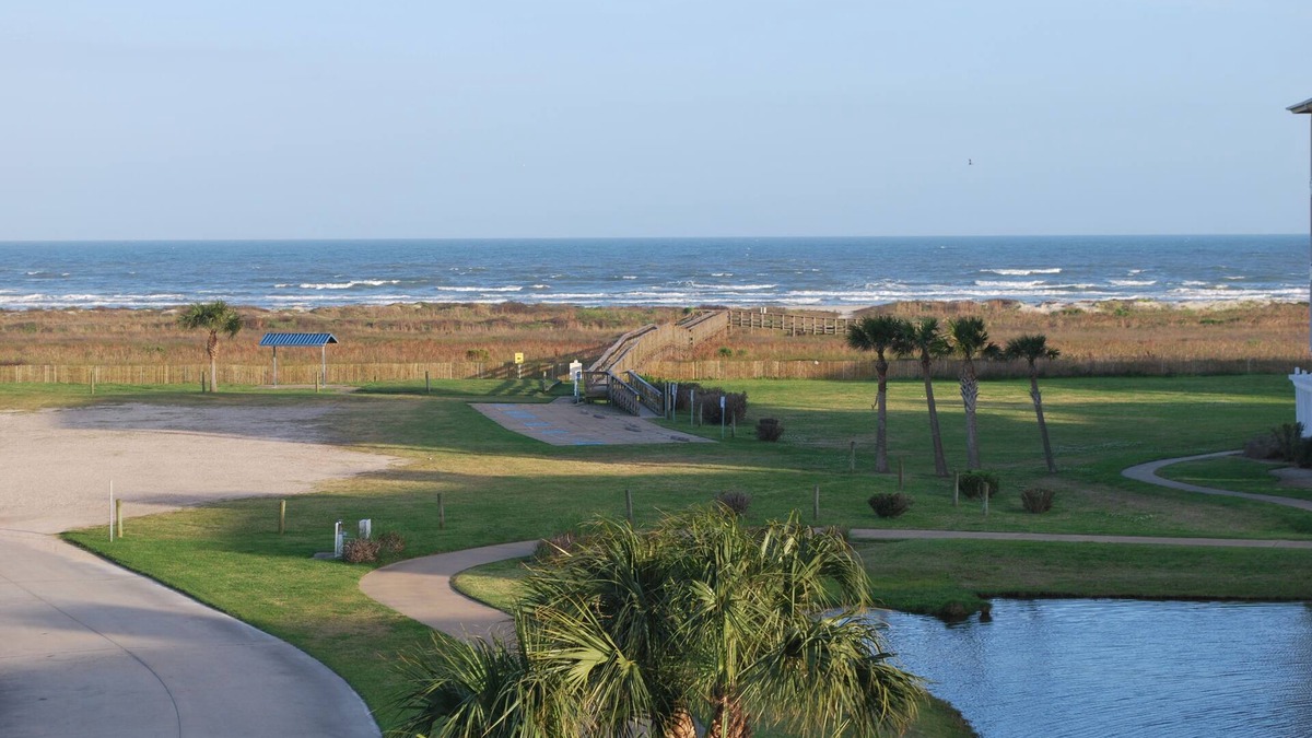 Red Fish Cove Condo | Beachfront at Pointe West. Walk to the beach, the club and all the amenities.