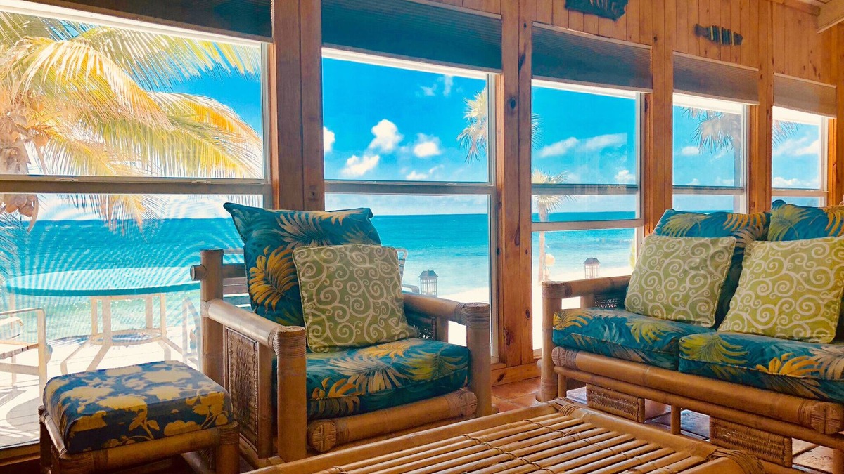 Port Howe House | BEACHFRONT Banana Wind Cottage