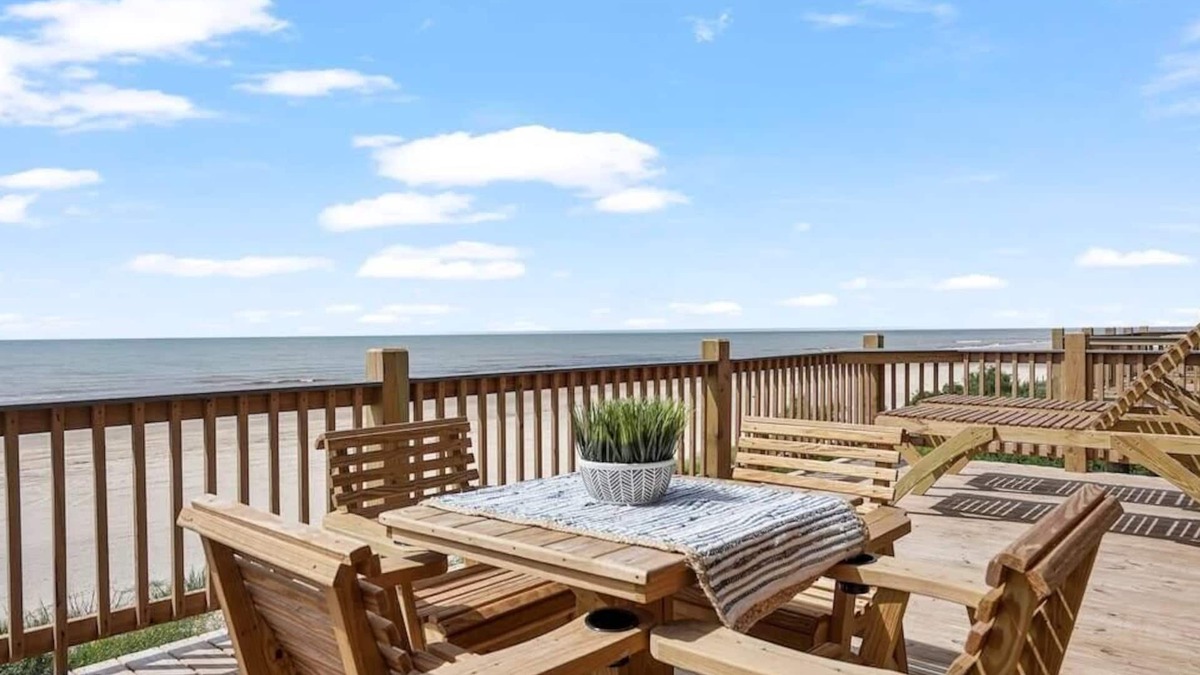 Port Bolivar House | Beachfront Bliss | Steps to Sand + Ocean Views