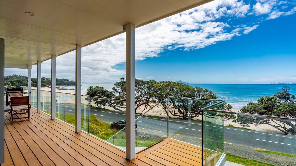 Langs Beach House | Beachfront Bliss - Beachfront Langs with spectacular views and spa pool