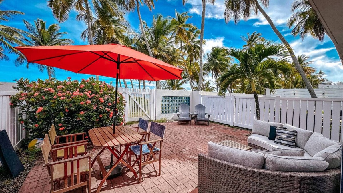 Palmas Villa | Beachfront Bliss for 6 – Soak in the Ocean Vibes