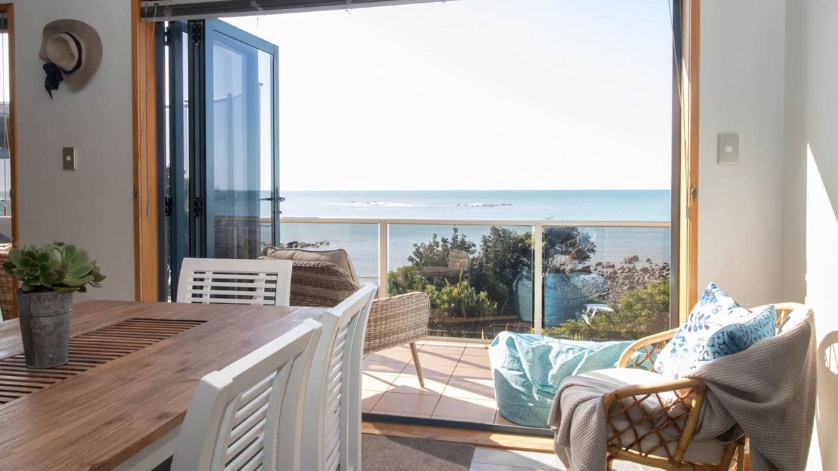 Bell Block House | BEACHFRONT BLISS ON WANAKA TERRACE SUPPORT LOCAL