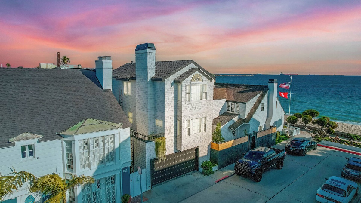 Los Alamitos House | Beachfront Bliss: Peaceful Home Steps from the Shore