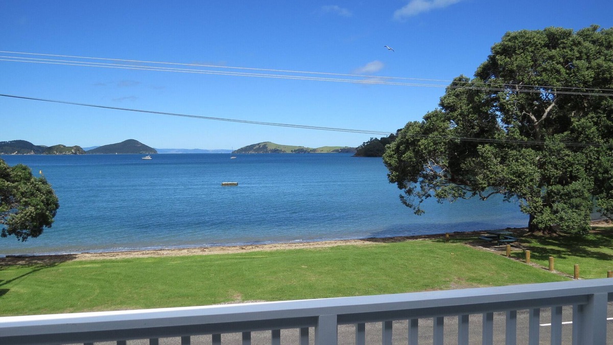 Coromandel House | Beachfront Bliss - Safe Swimming-Boat Ramp-Weber BBQ. 6.5kms Coromandel Township