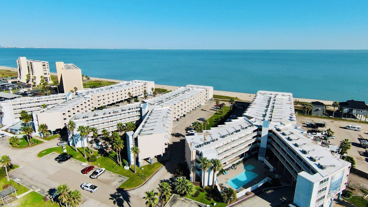 North Beach Condo | Beachfront Bliss @ North Beach-on Beach, Walking distance to Aquarium, Lexington