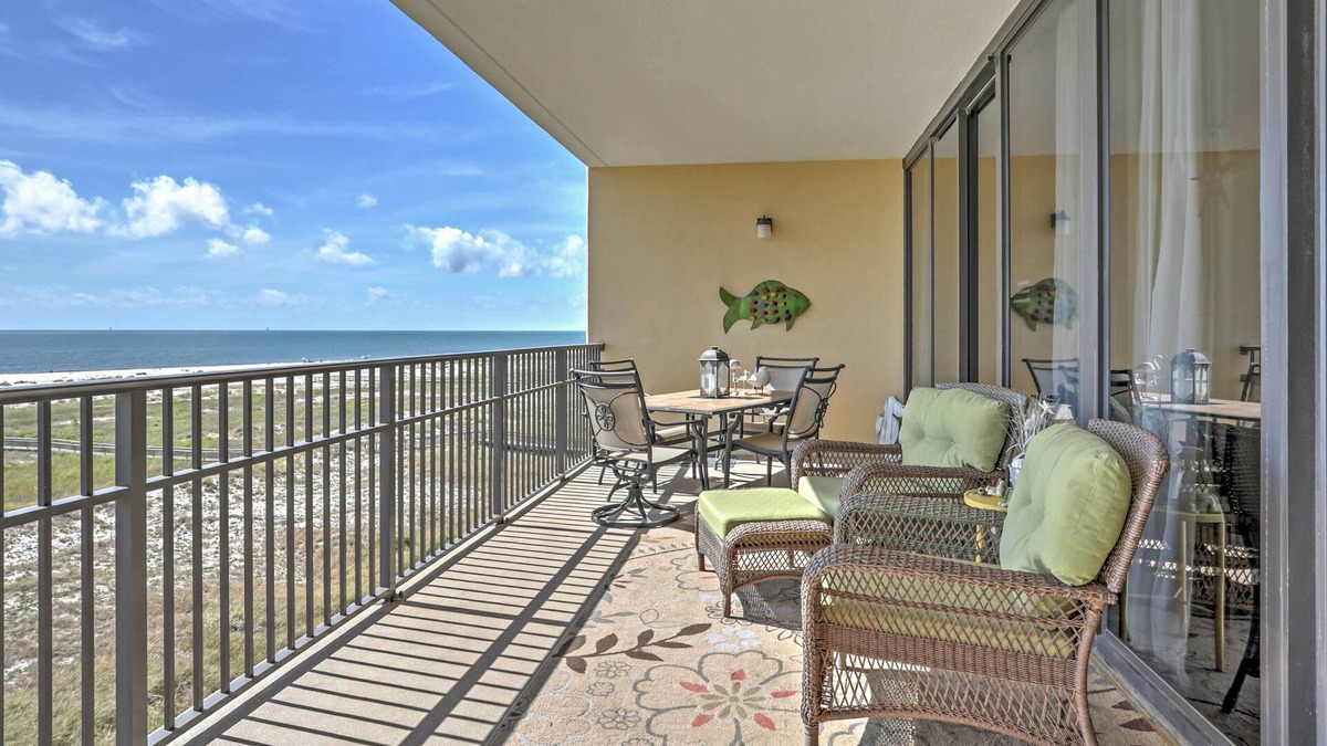 Dauphin Island Condo | Beachfront Bliss on Dauphin Island w/Pool Access!