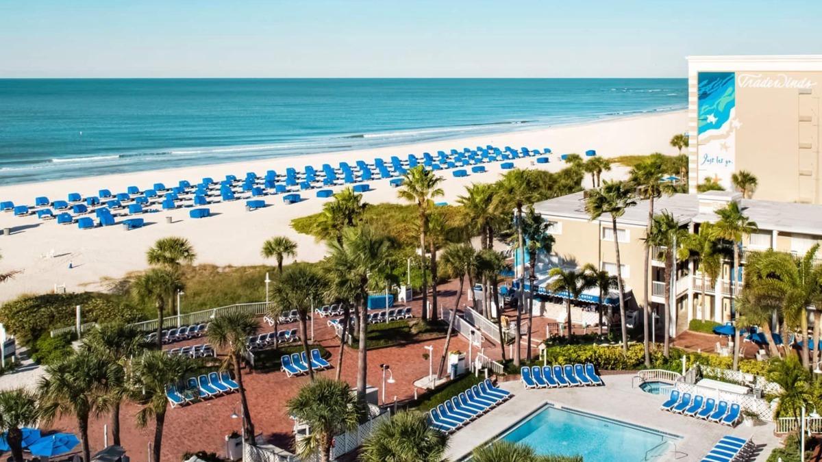 St. Pete Beach Resort | Beachfront Bliss: 1 BR Deluxe, Sleeps 6, 2 BA, Balcony, Wet Bar!