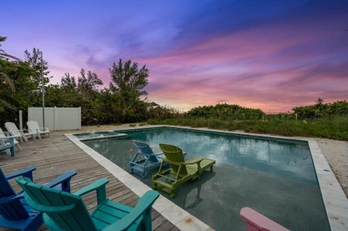 Holmes Beach House | Beachfront Bungalow