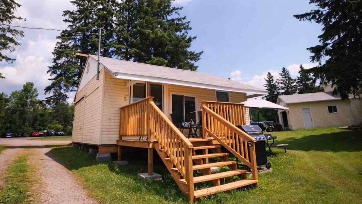 Magnetawan Cabin | Beachfront Cabin #5- Maijac Resort & Marina