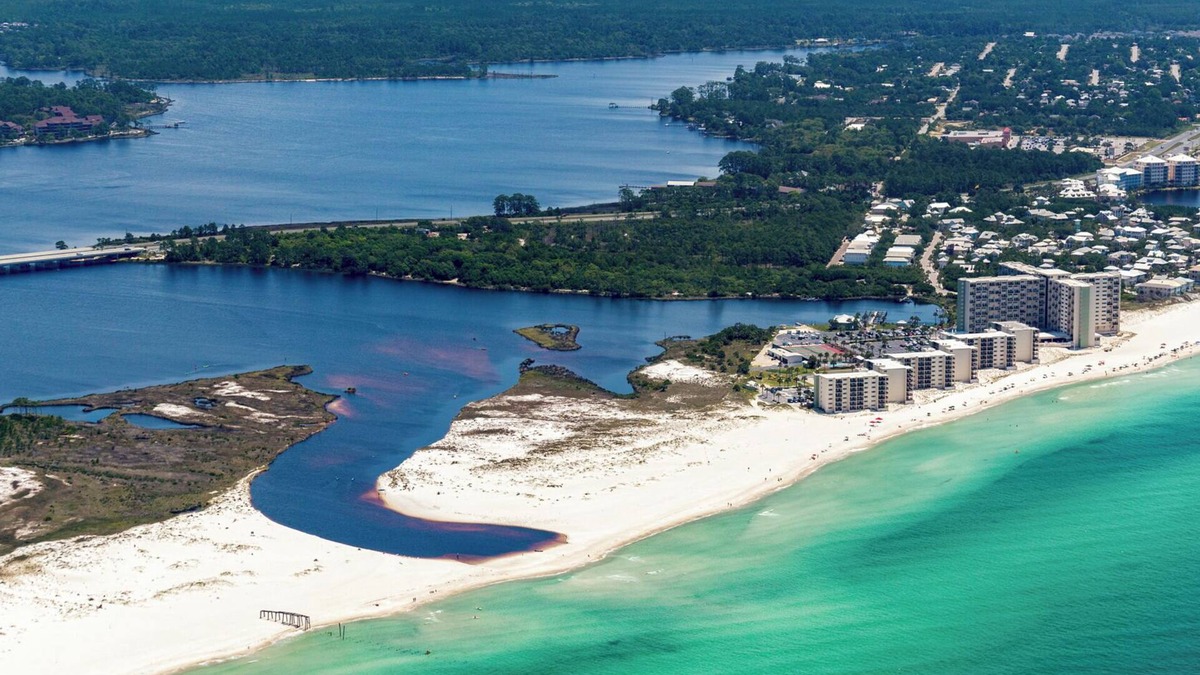 Sunnyside Condo | Beachfront Charm Meets Lake Life + Free Tickets: Dolphin Cruise & More!