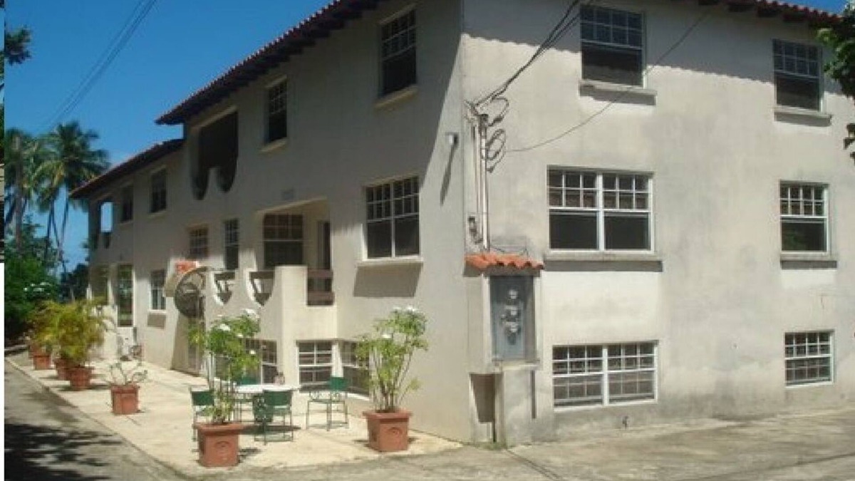 Weston Apartment | Beachfront-Chandler'sCoast-10mins to Holetown-2 BR apartment-private gated villa
