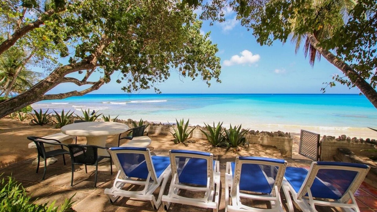 Mullins House | Beachfront Classic 3-bed House - Whitecaps by BSL Rentals