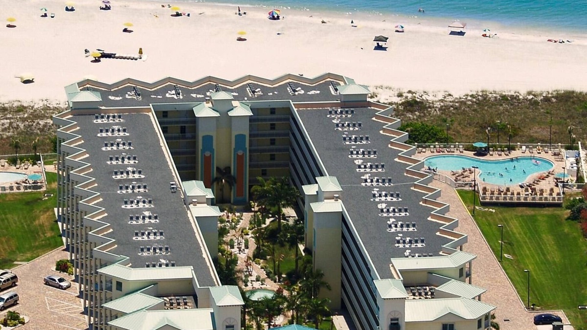Capri Isle Condo | Beachfront Condo: 2 Pools & Balcony