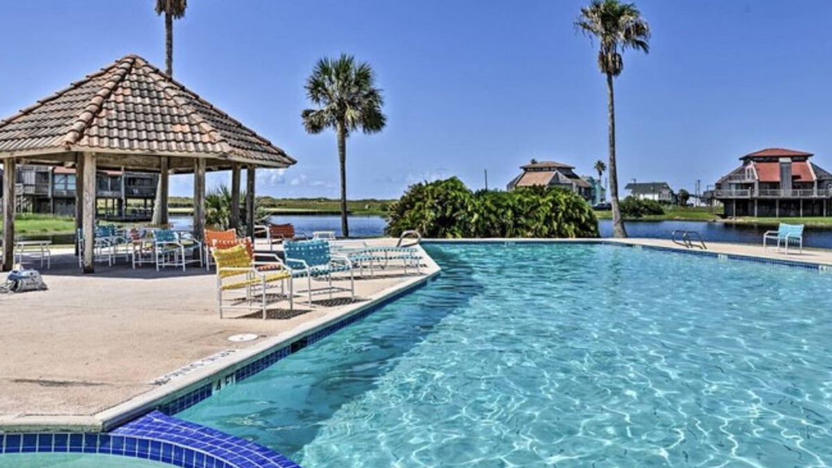 Matagorda House | Beachfront Condo at Matagorda Dunes with Pool Access