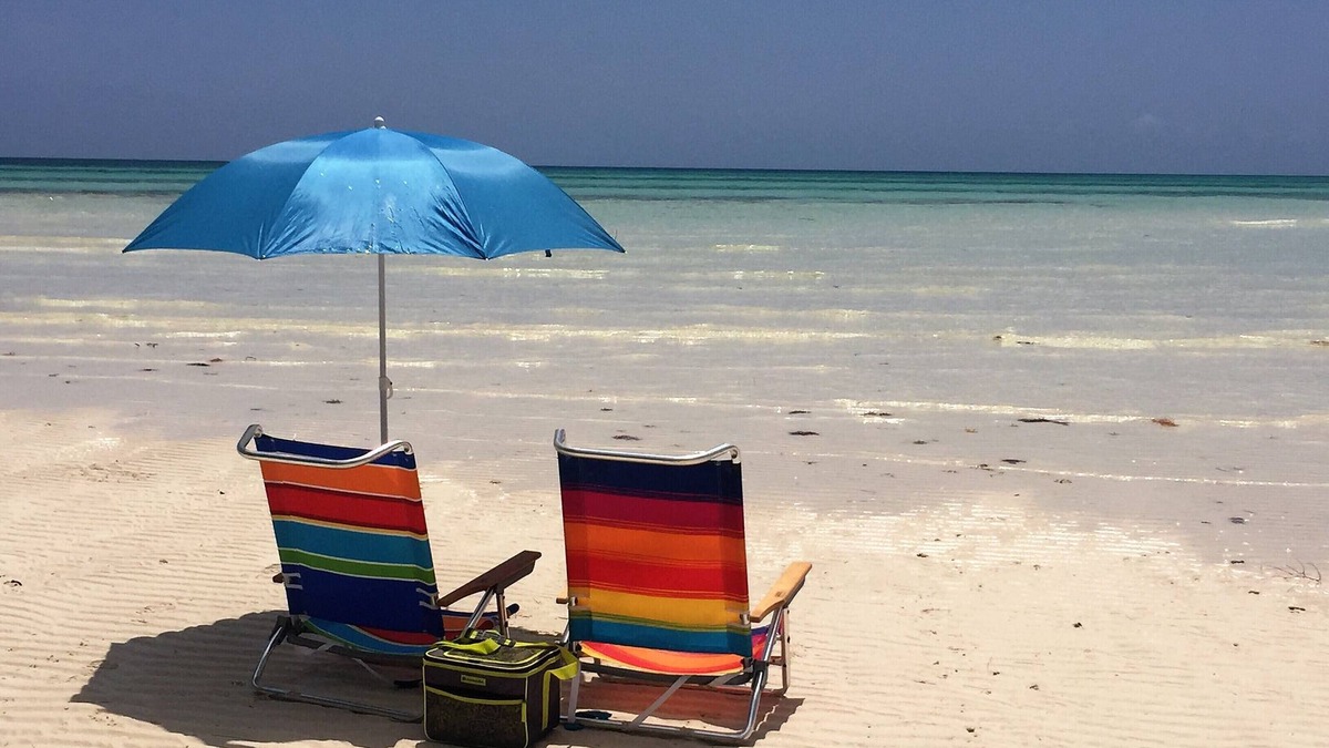 Discovery Bay Condo | Beachfront condo directly on Grand Bahama's beautiful Coral Beach