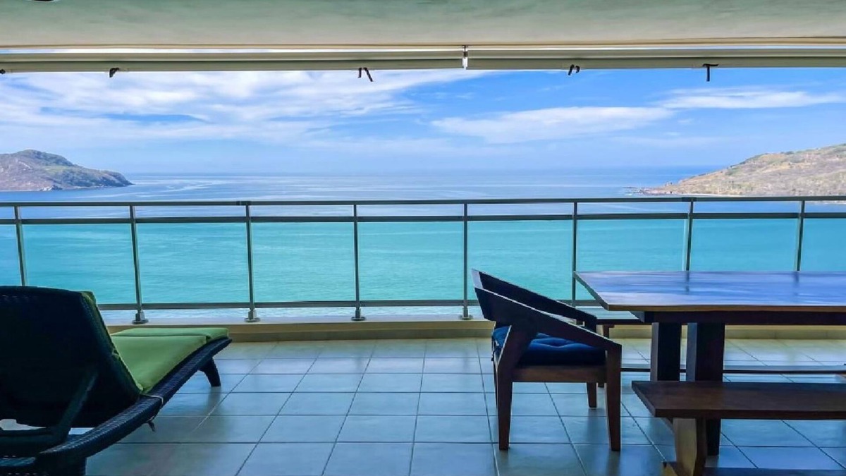 Zona Dorada Condo | Beachfront Condo-Indulged Relaxation