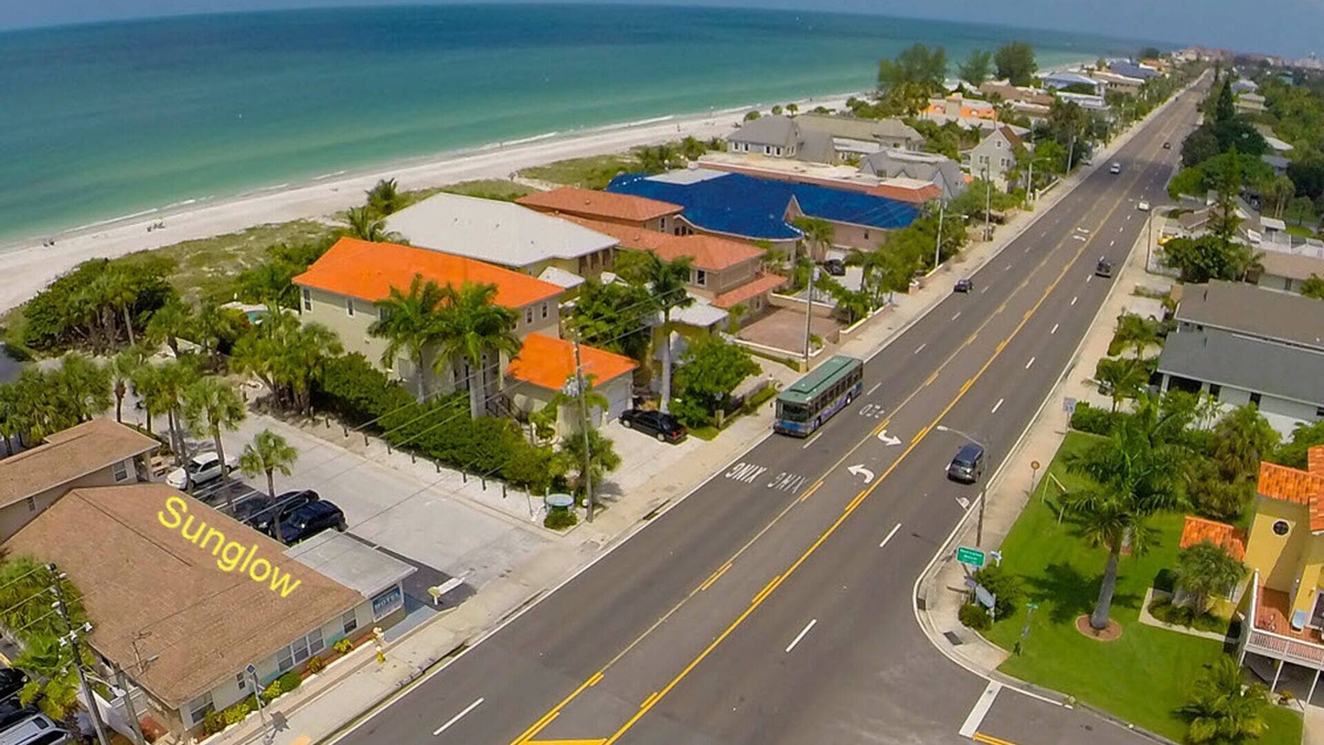 Redington Beach Condo | BEACHFRONT CONDO, SIMPLY AMAZING; FREE WIFI CHAIRS BBQ Pkg