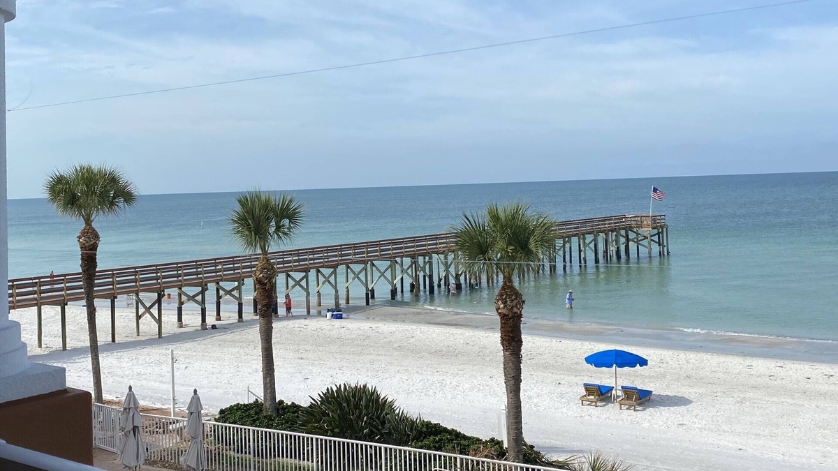 Redington Beach Condo | Beachfront Condo at La Contessa!, 3BD/3BA, Poolside Cabana, Private Fishing Pier
