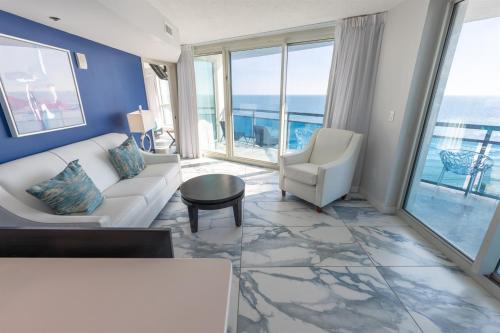 Downtown Myrtle Beach Apartment | Beachfront condo w balcony & beach access