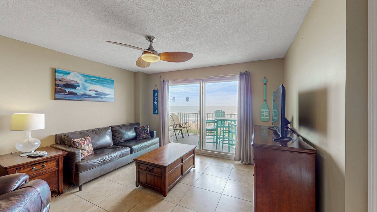Seawinds Condo Condo | Beachfront Condo with Ocean View Balcony, AC, WiFi, & Shared Pool - Snowbirds OK
