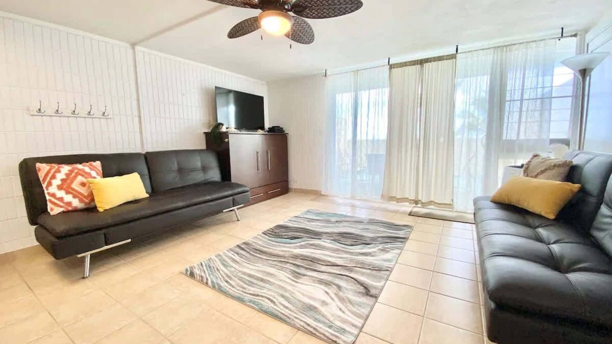 Punaluu Condo | Beachfront Condo with Amazing Views