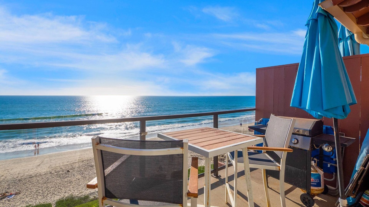 Carlsbad Village Condo | Beachfront condo with balcony & deck