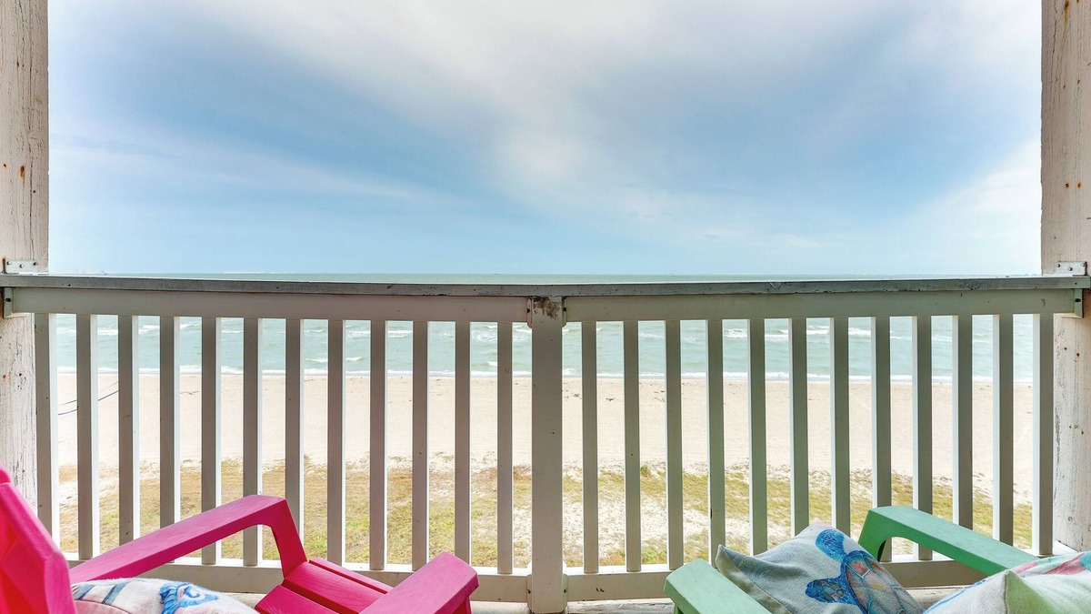 North Beach Condo | Beachfront Corpus Christi Condo w/Pool Access!