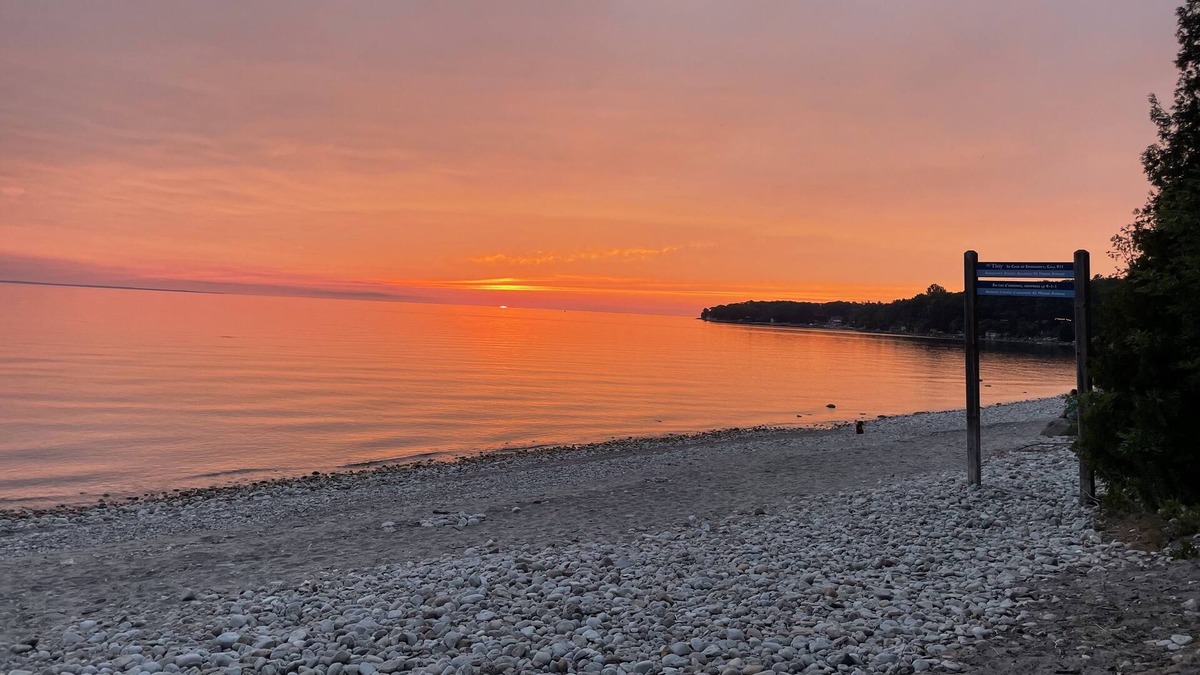 Tiny House | Beachfront cottage getaway on beautiful Georgian Bay