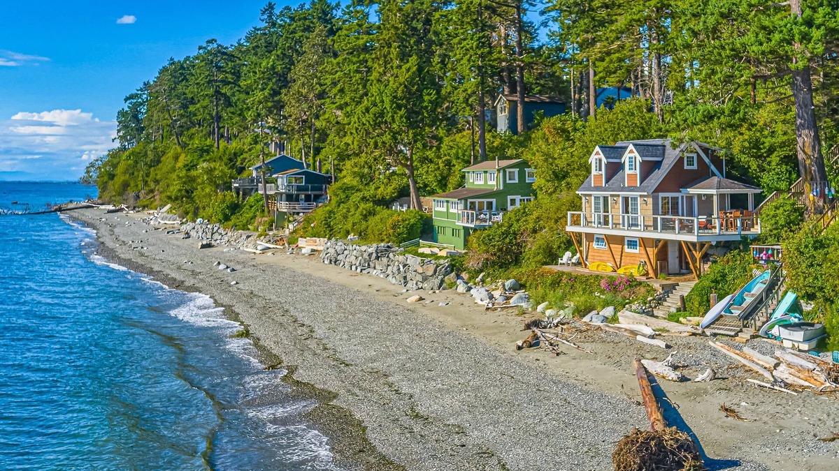 Point Roberts House | Beachfront cottage with expansive deck, grill, elegant interior, games, & W/D