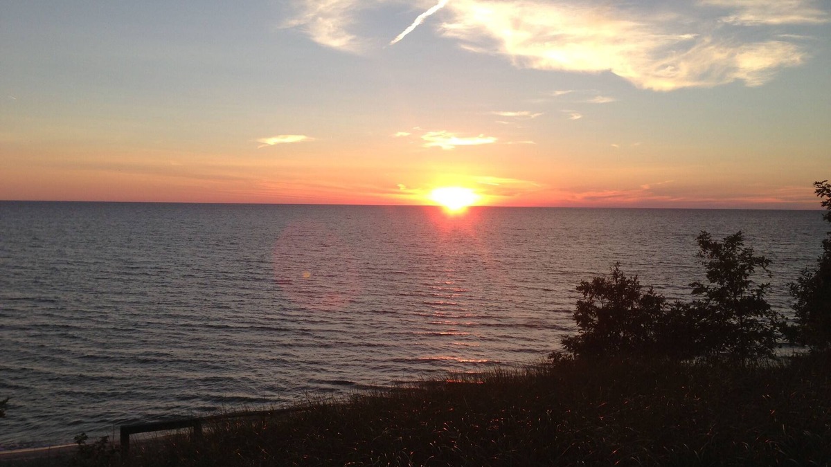 West Olive Cottage | Beachfront Cottage On Lake Michigan! Great Views, Private Setting, Relaxing Days