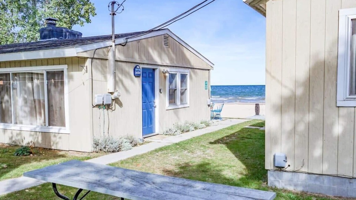 Oscoda House | Beachfront cottage on Lake Huron